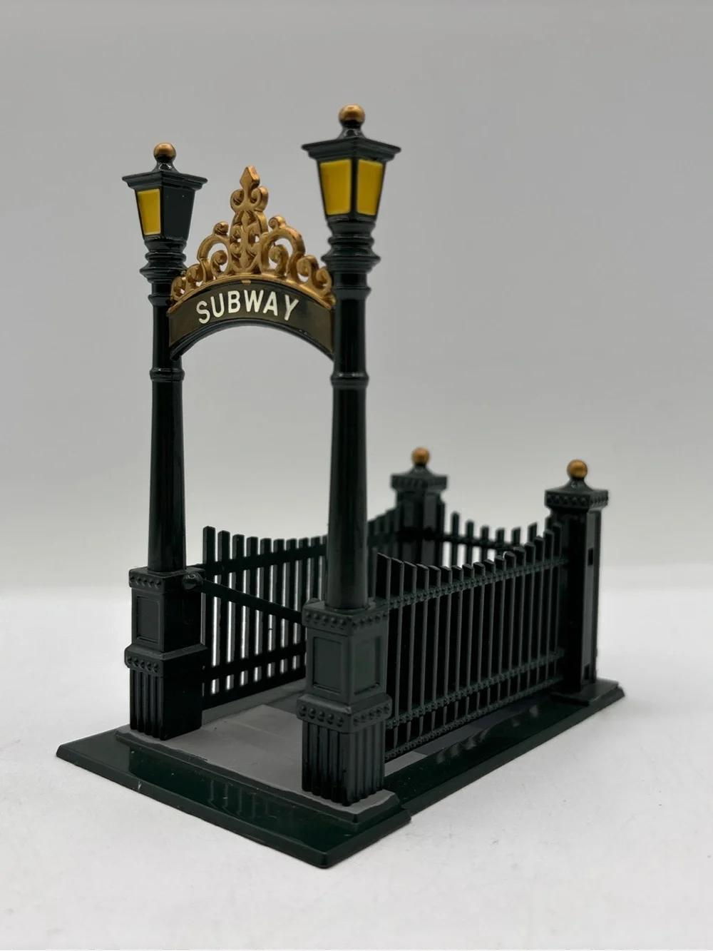 Department 56 1991 Vintage Heritage Village City Subway Entrance 5541-7 Retired
